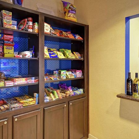 Hampton Inn & Suites Фолсъм Екстериор снимка