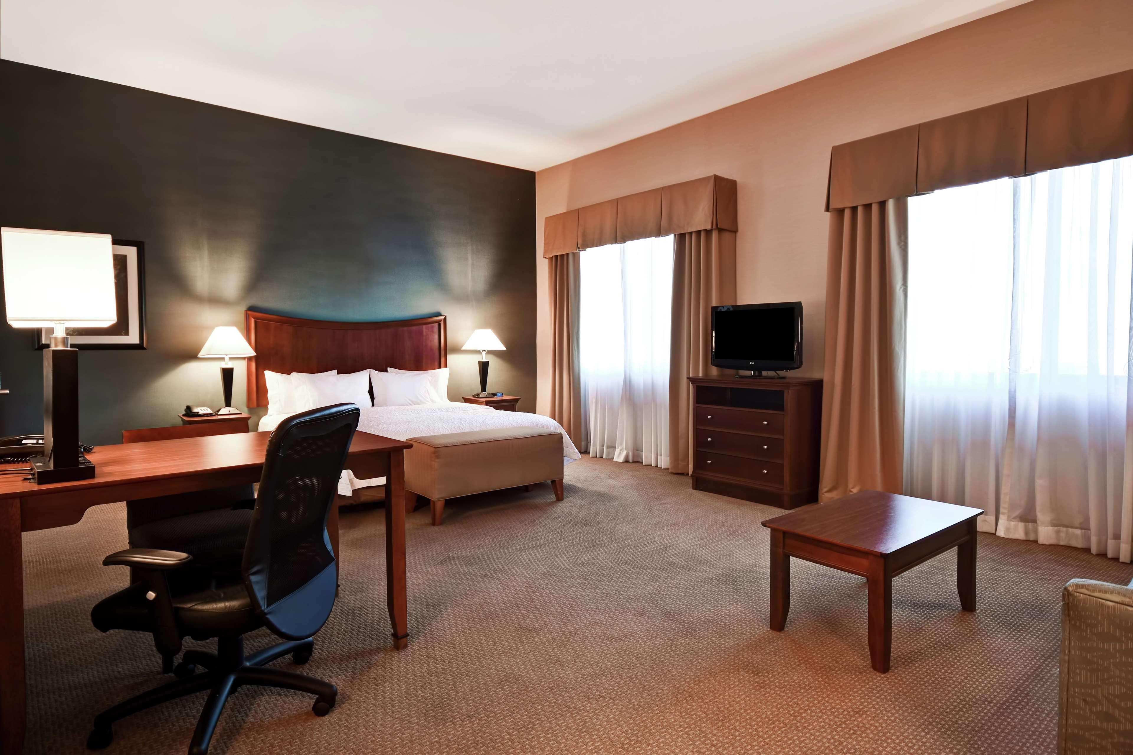 Hampton Inn & Suites Фолсъм Екстериор снимка