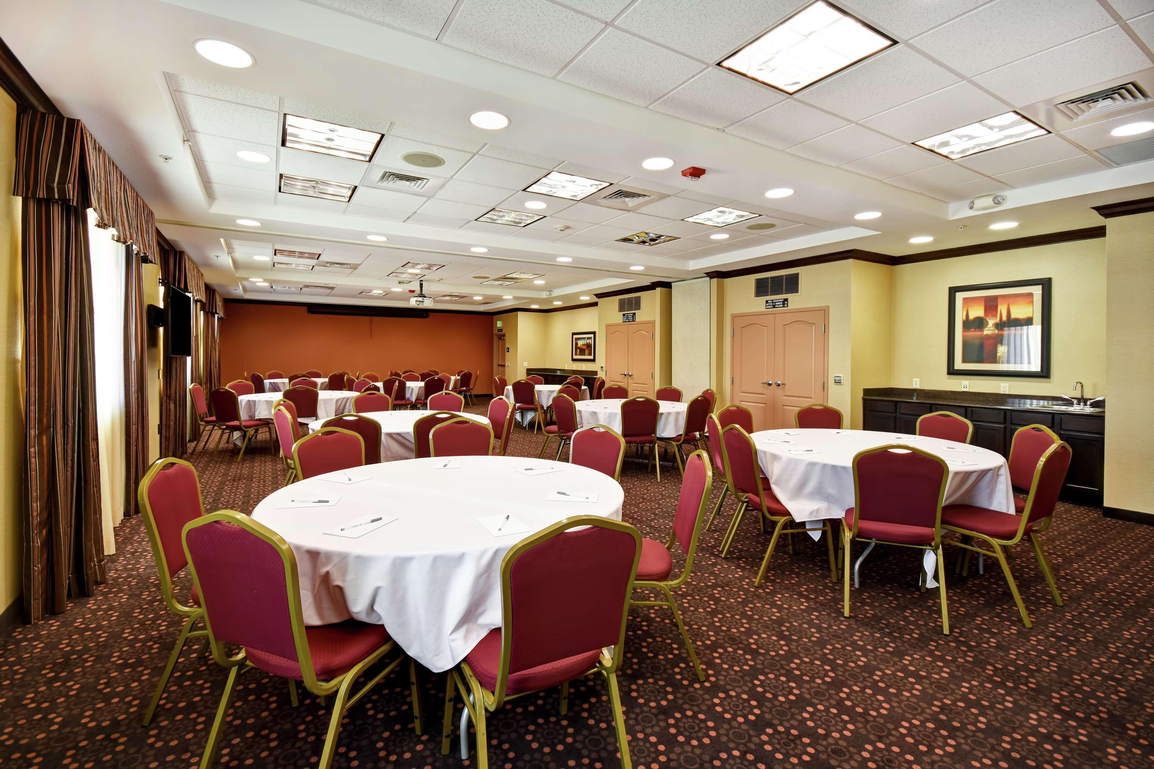 Hampton Inn & Suites Фолсъм Екстериор снимка