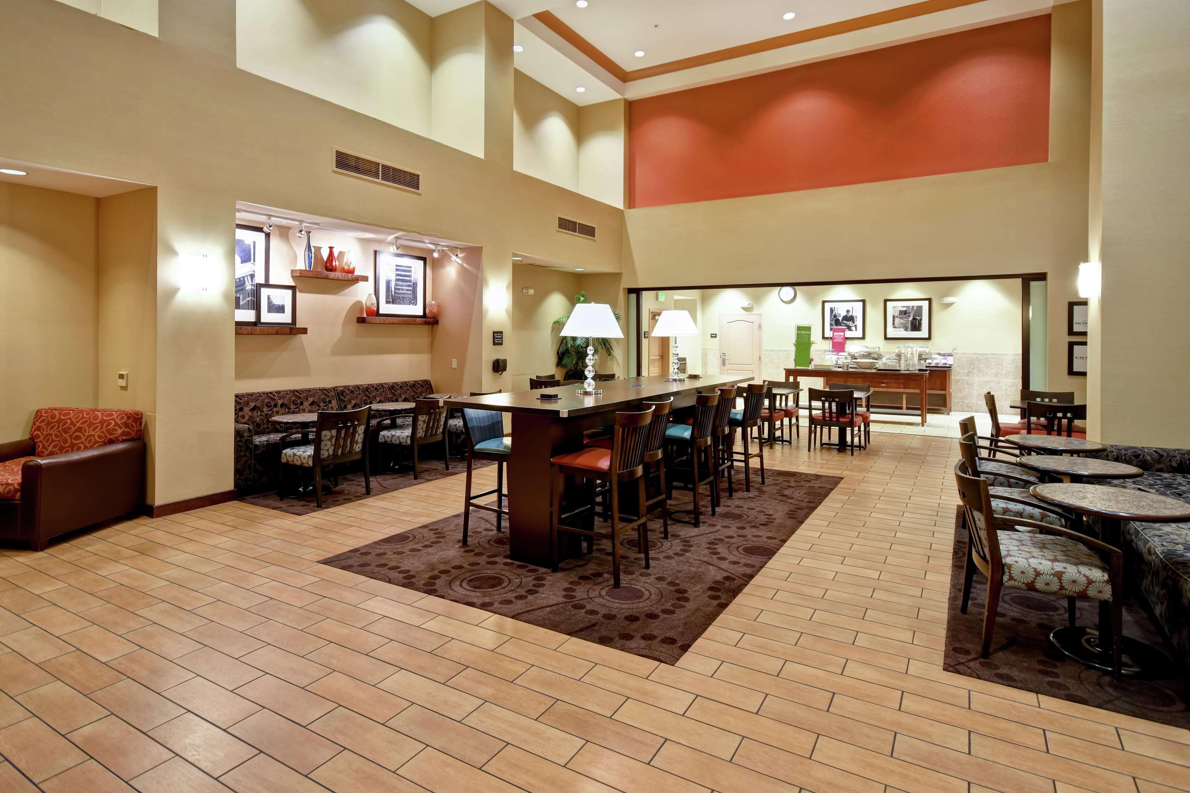 Hampton Inn & Suites Фолсъм Екстериор снимка