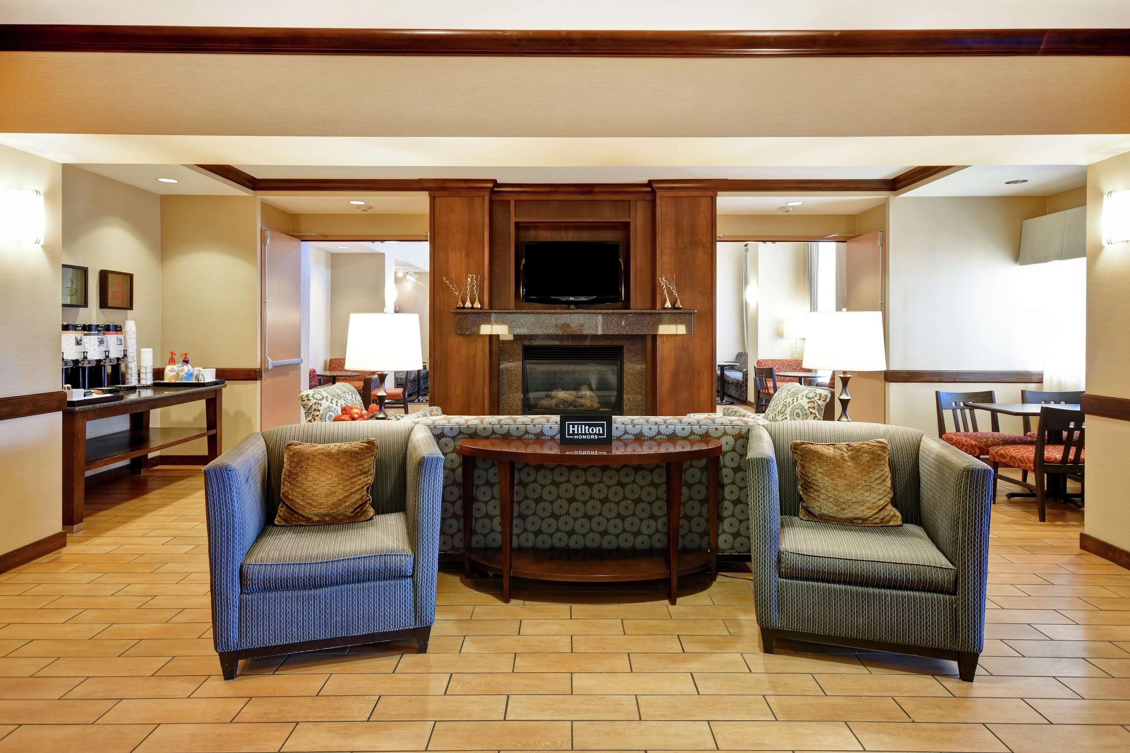 Hampton Inn & Suites Фолсъм Екстериор снимка