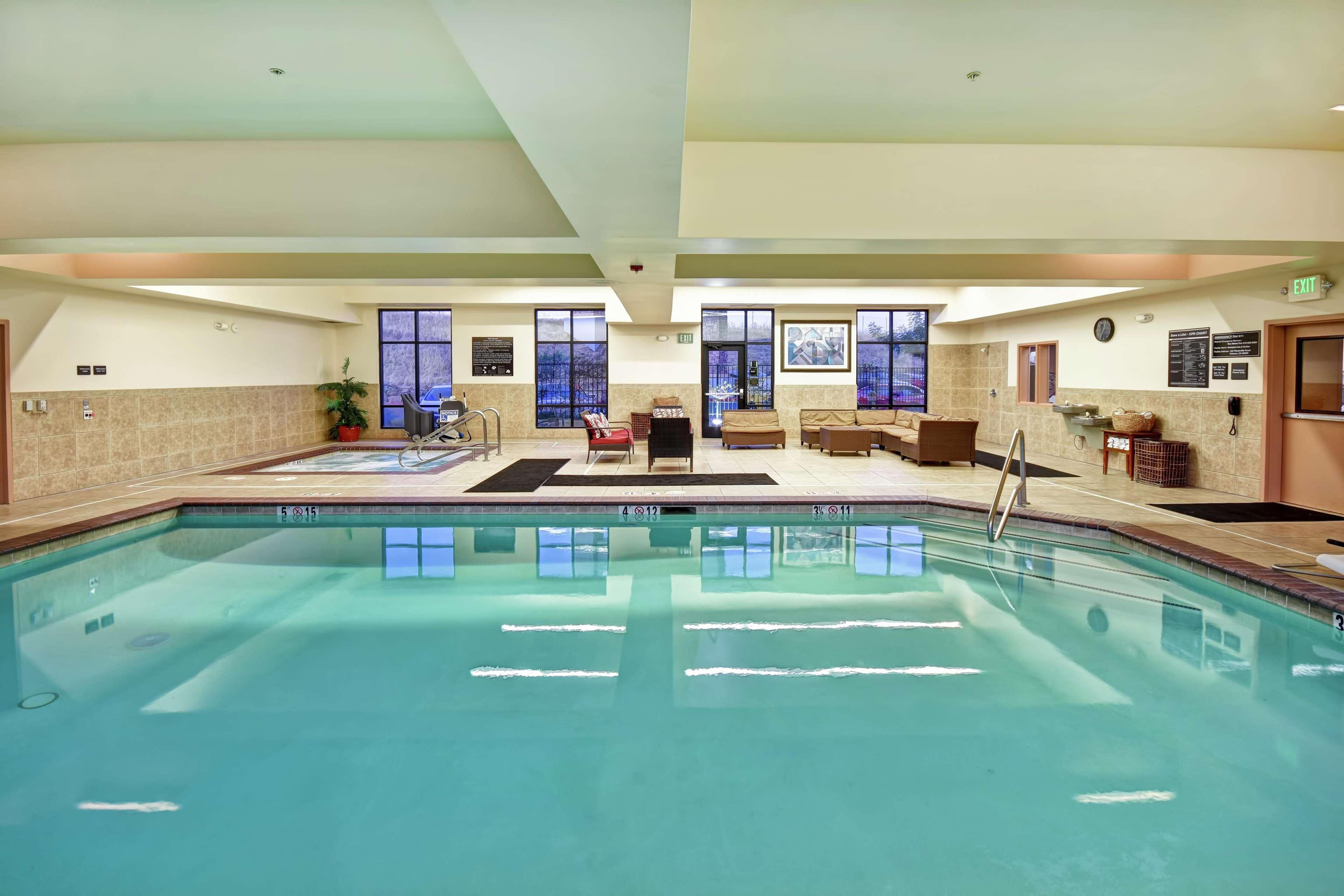Hampton Inn & Suites Фолсъм Екстериор снимка