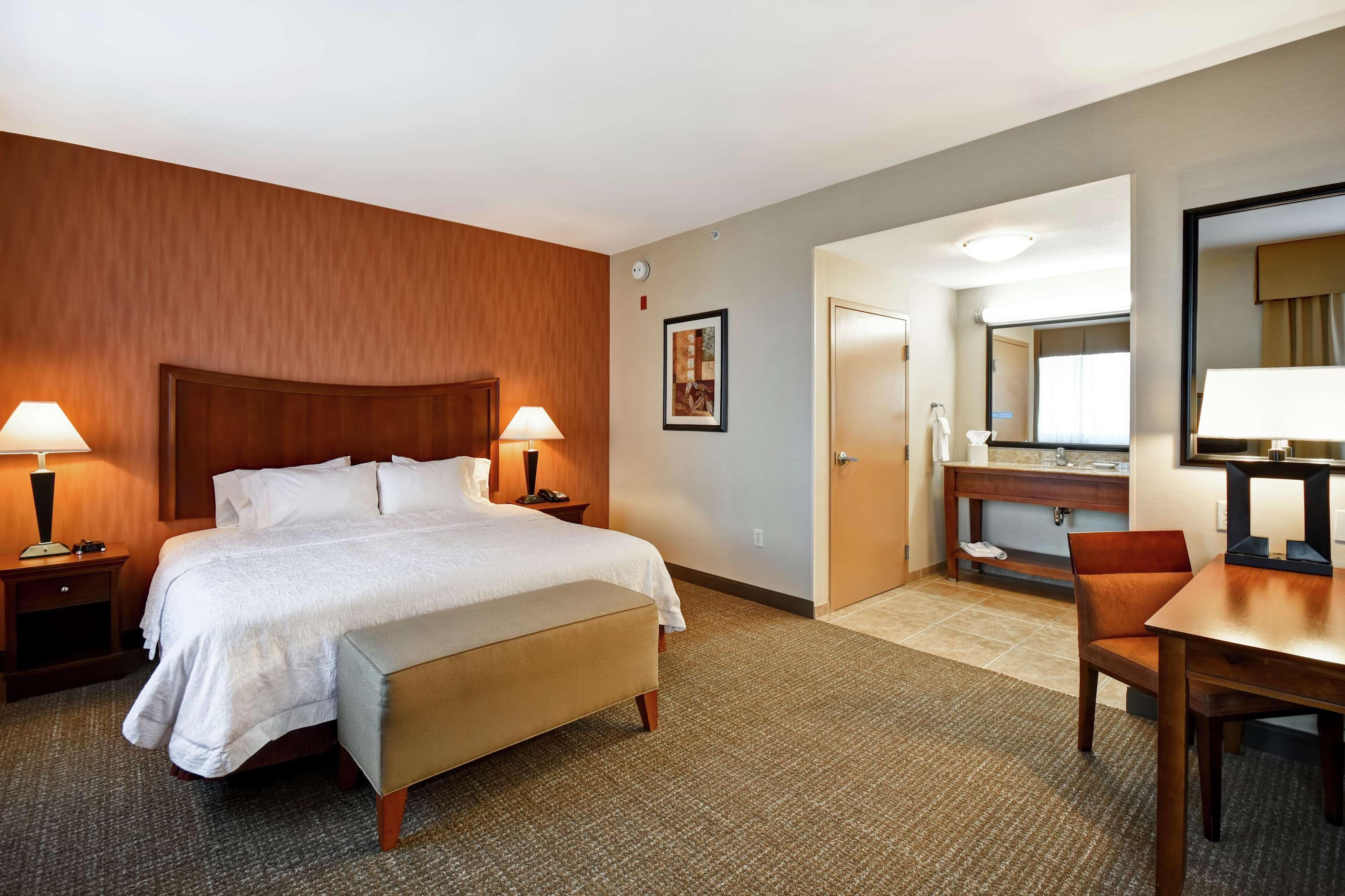 Hampton Inn & Suites Фолсъм Екстериор снимка