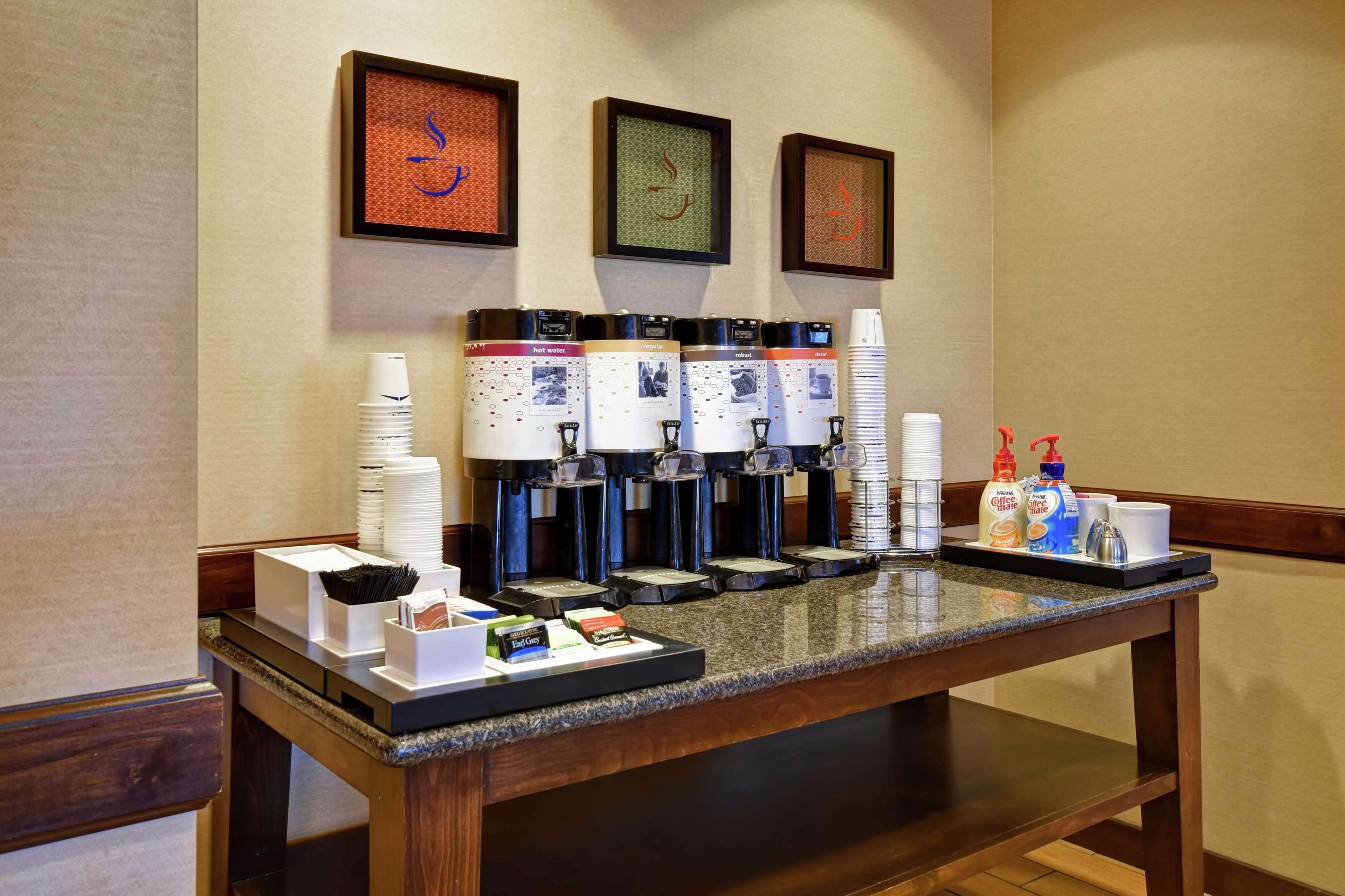 Hampton Inn & Suites Фолсъм Екстериор снимка