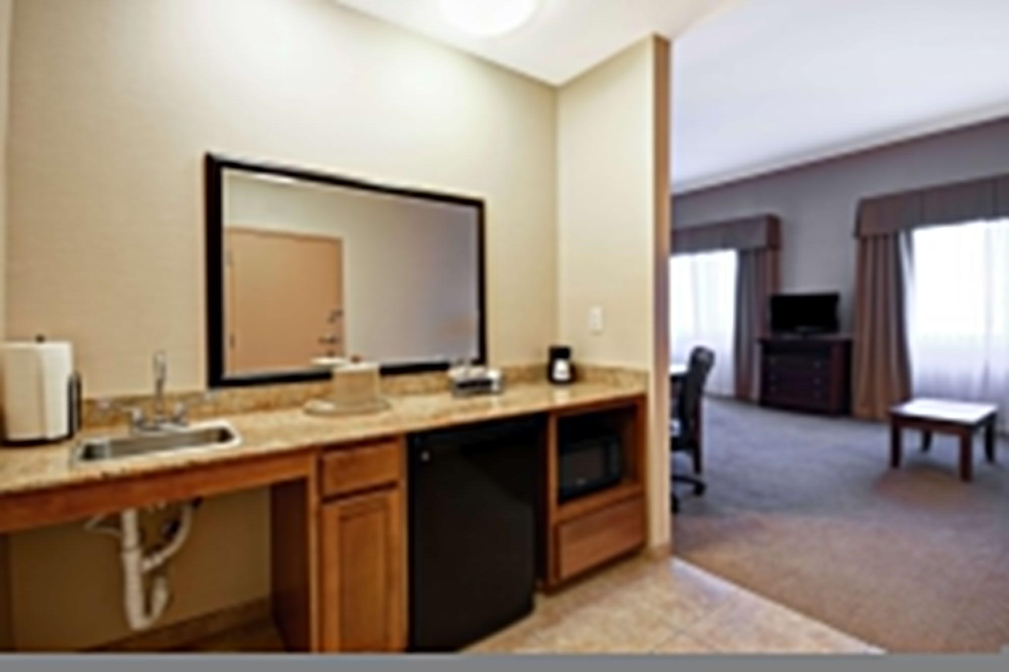 Hampton Inn & Suites Фолсъм Екстериор снимка