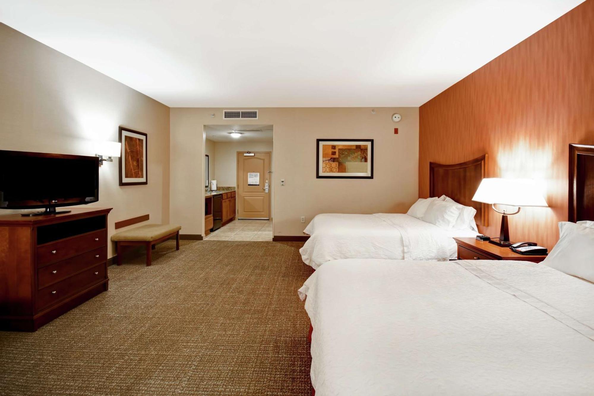 Hampton Inn & Suites Фолсъм Екстериор снимка
