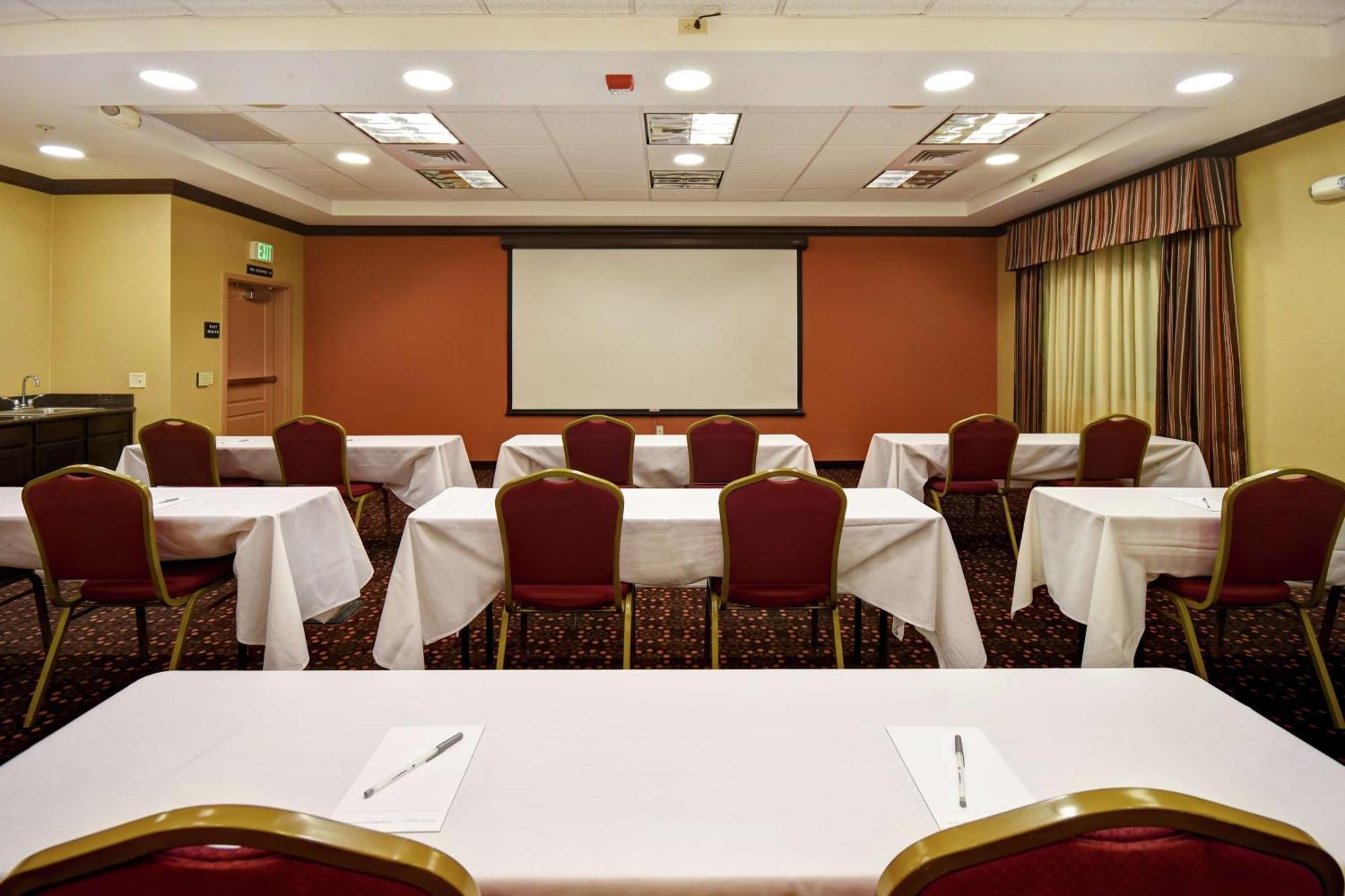 Hampton Inn & Suites Фолсъм Екстериор снимка