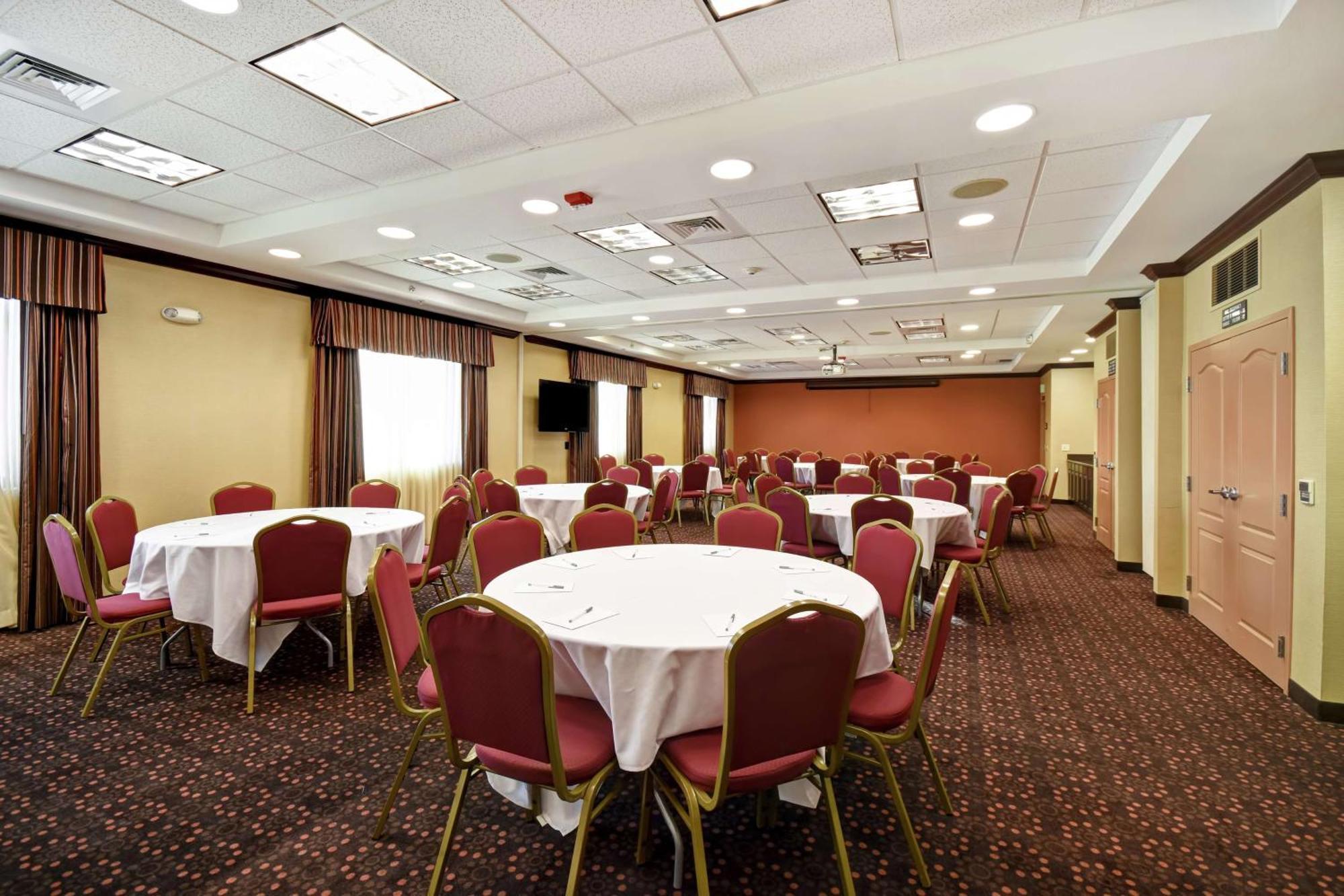 Hampton Inn & Suites Фолсъм Екстериор снимка