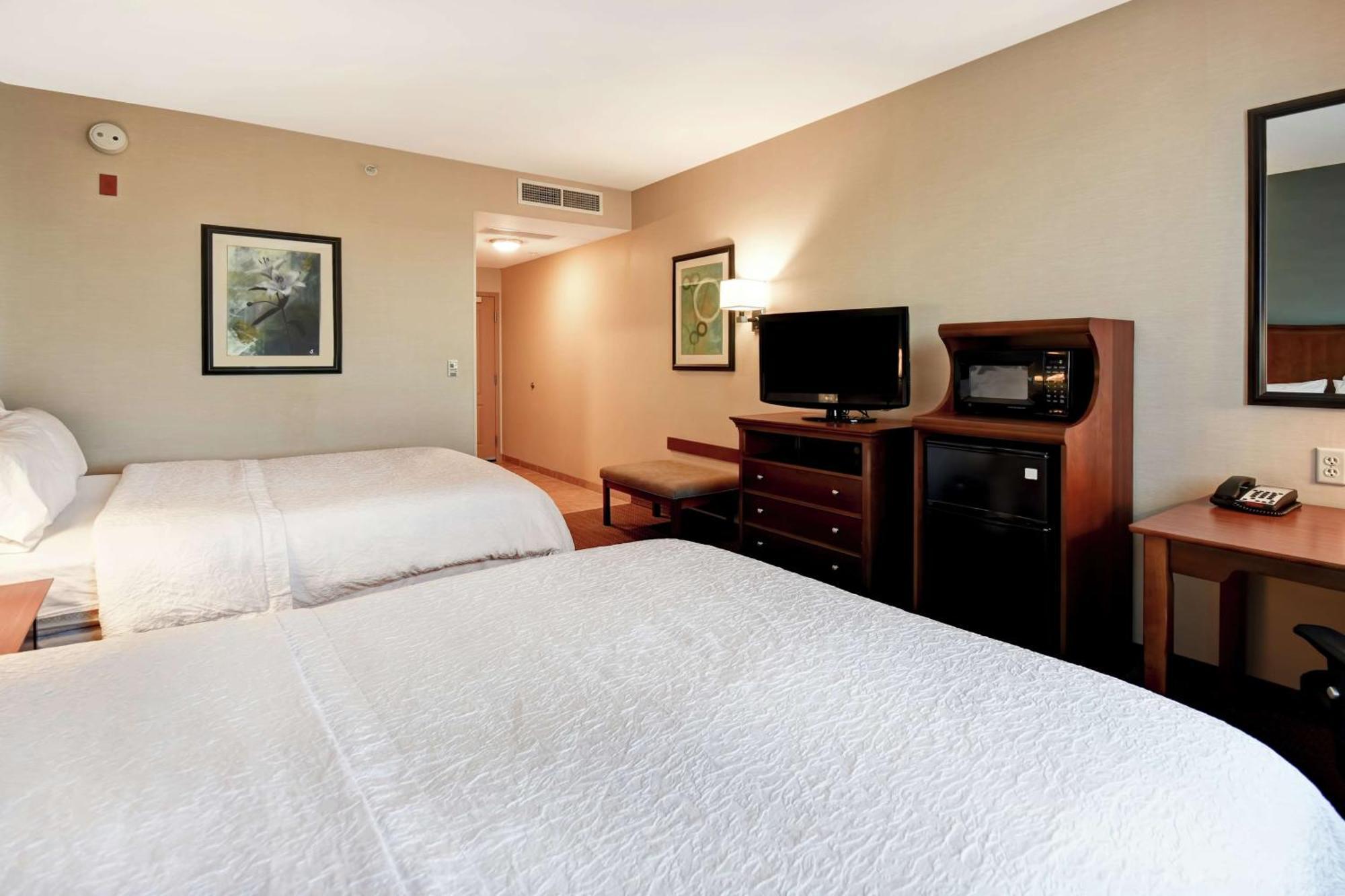 Hampton Inn & Suites Фолсъм Екстериор снимка